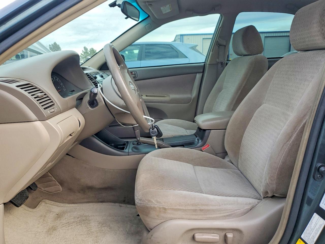 2002 TOYOTA CAMRY LE photo 7