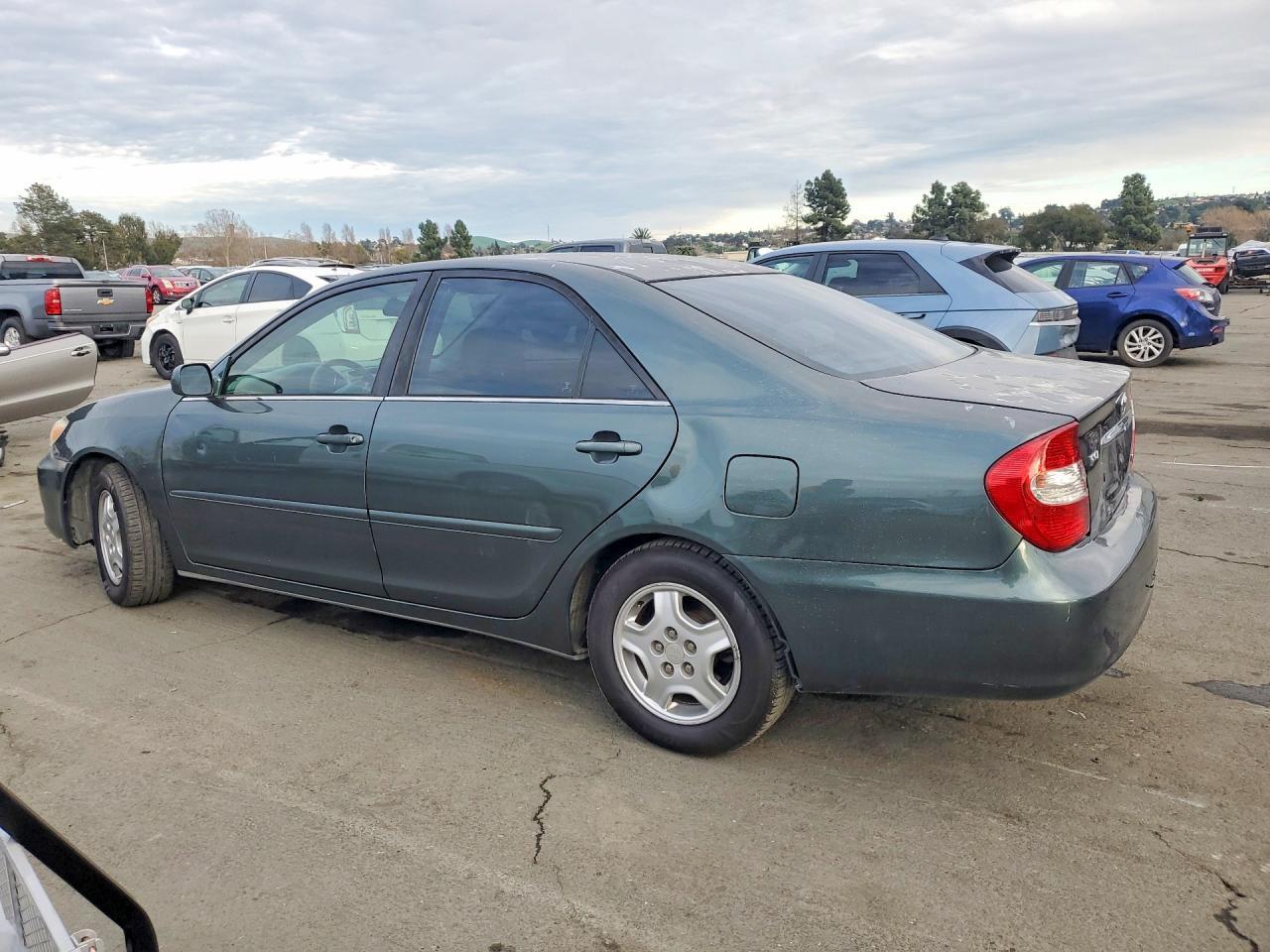 2002 TOYOTA CAMRY LE photo 2