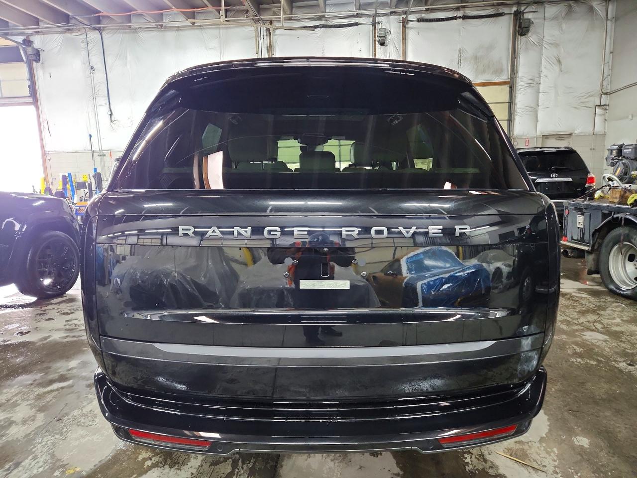 2024 LAND ROVER RANGE ROVER SE photo 6