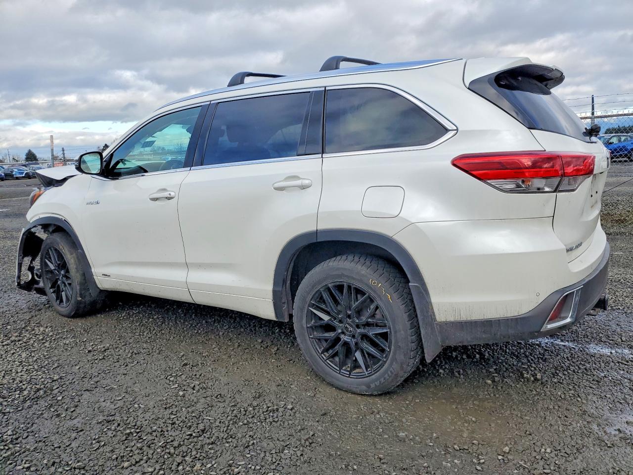 2019 TOYOTA HIGHLANDER HYBRID LIMITED PLATINUM photo 2