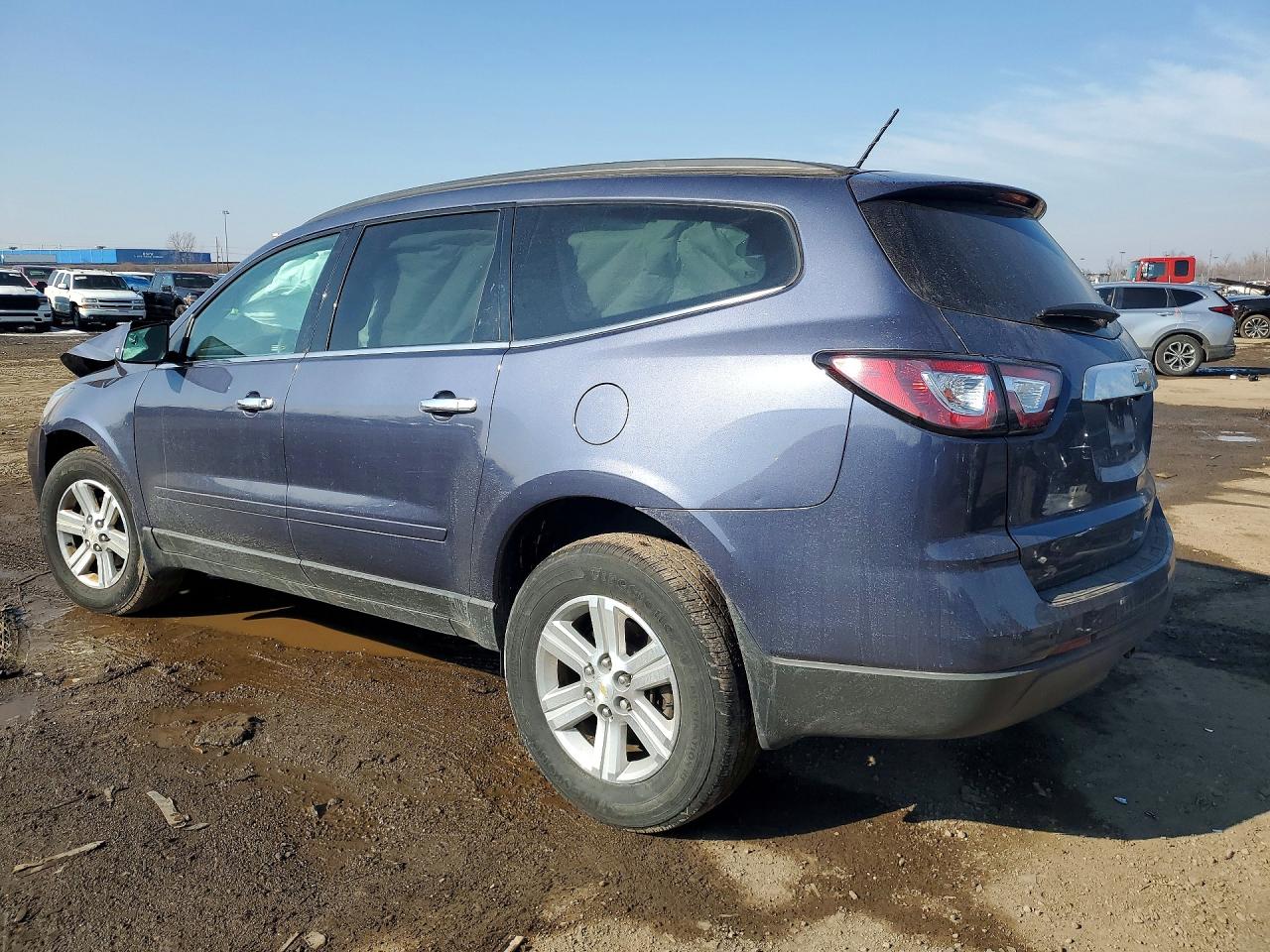 2014 CHEVROLET TRAVERSE LT photo 3