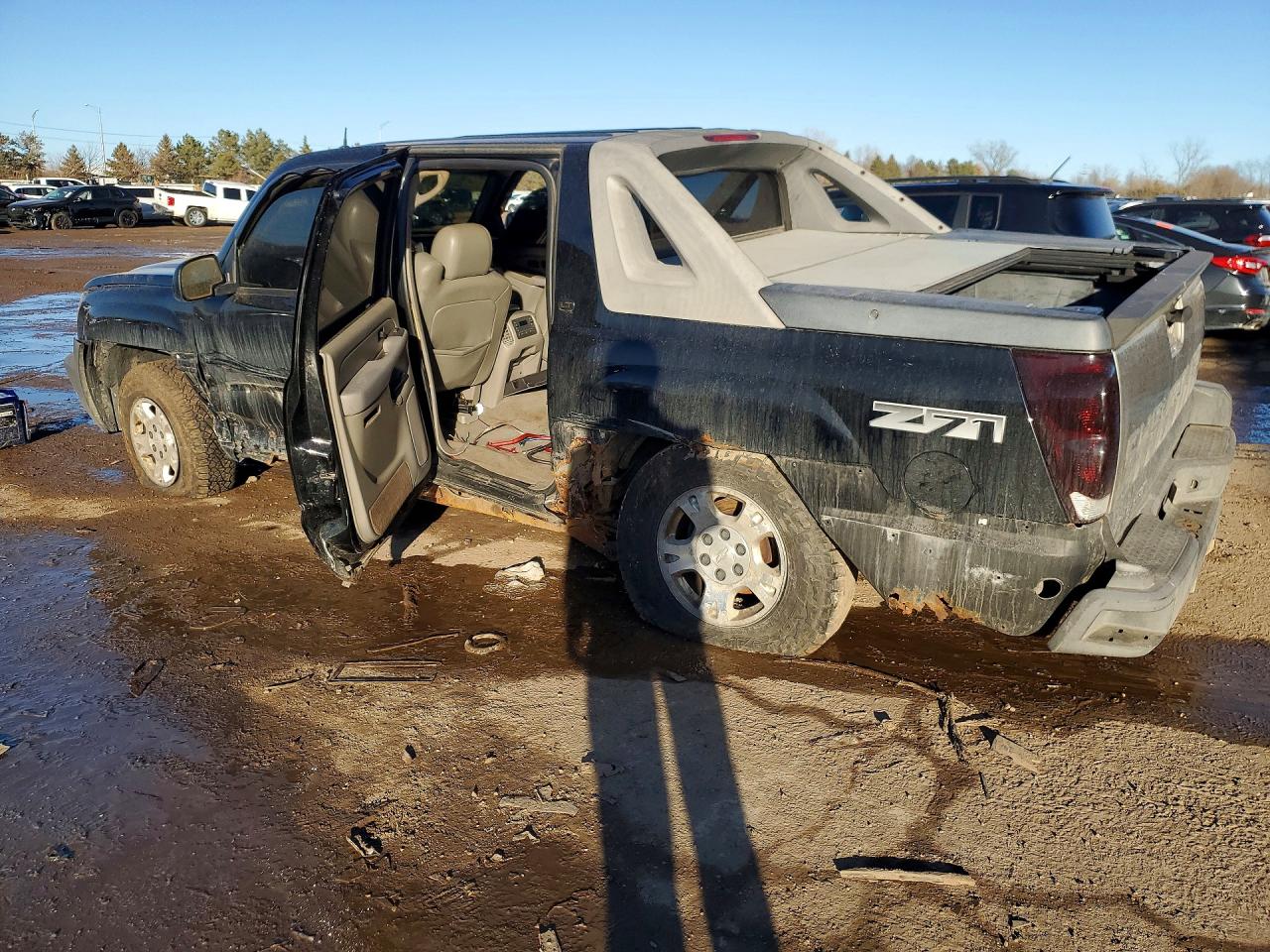 2005 CHEVROLET AVALANCHE K1500 photo 2