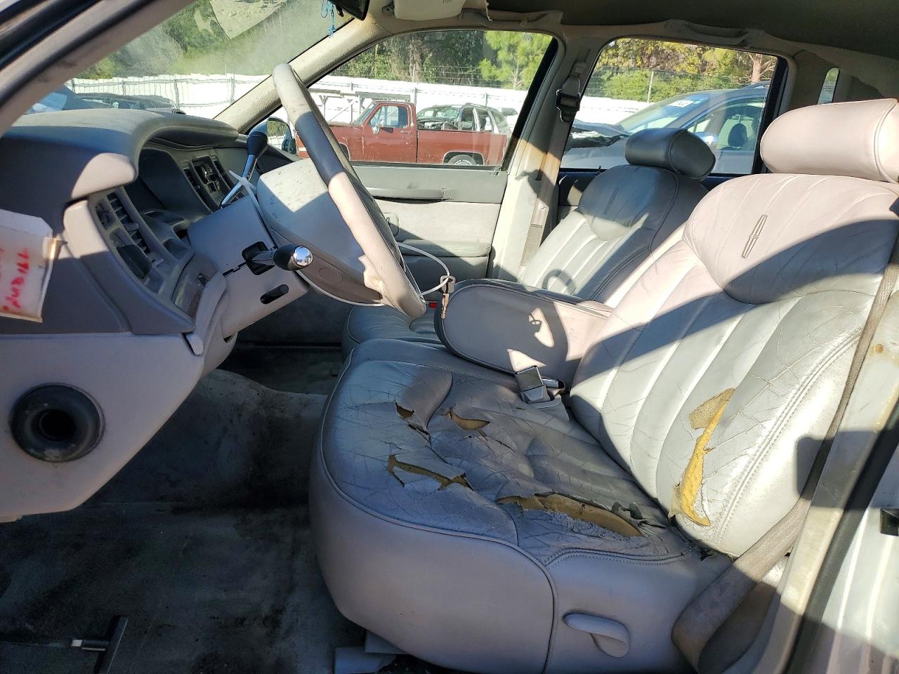 1995 LINCOLN TOWN CAR EXECUTIVE photo 7
