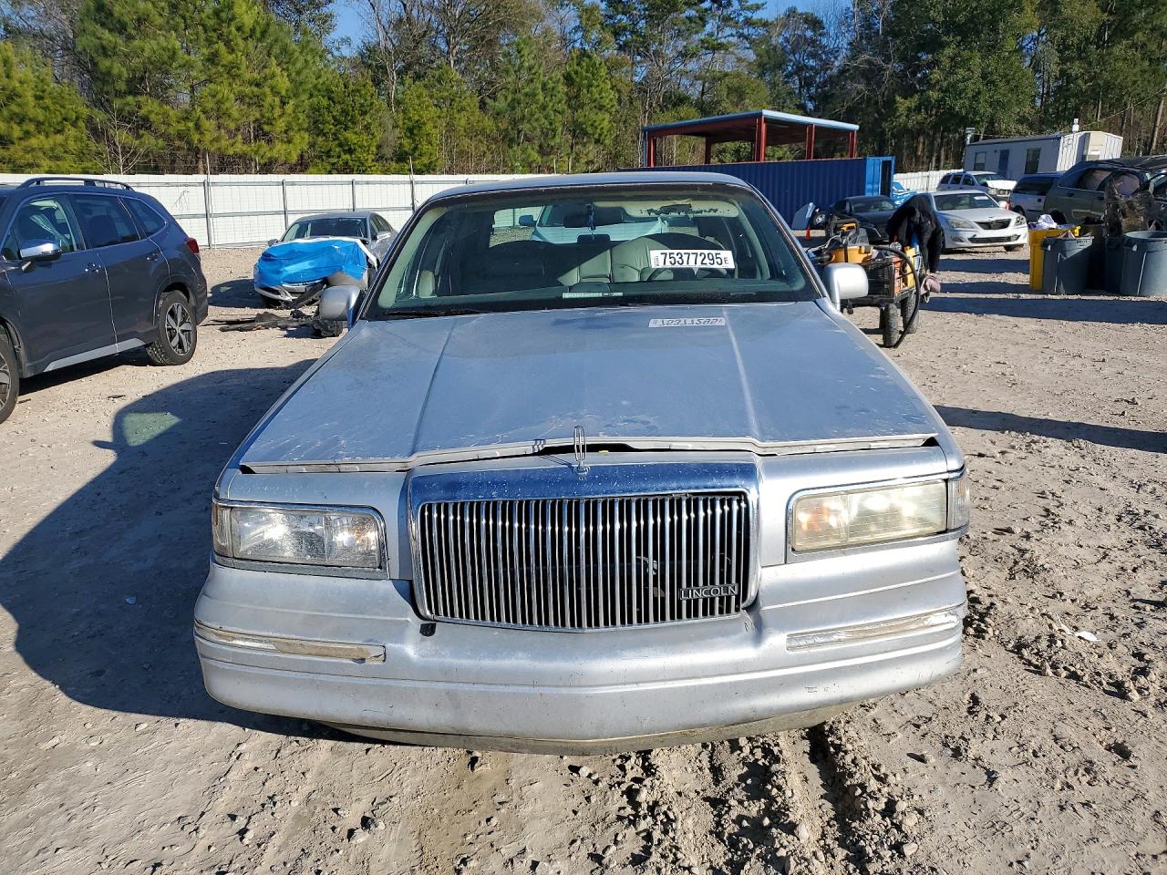1995 LINCOLN TOWN CAR EXECUTIVE photo 5