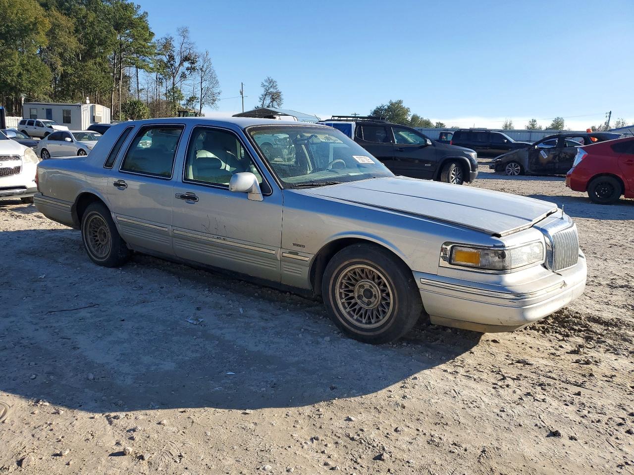 1995 LINCOLN TOWN CAR EXECUTIVE photo 4