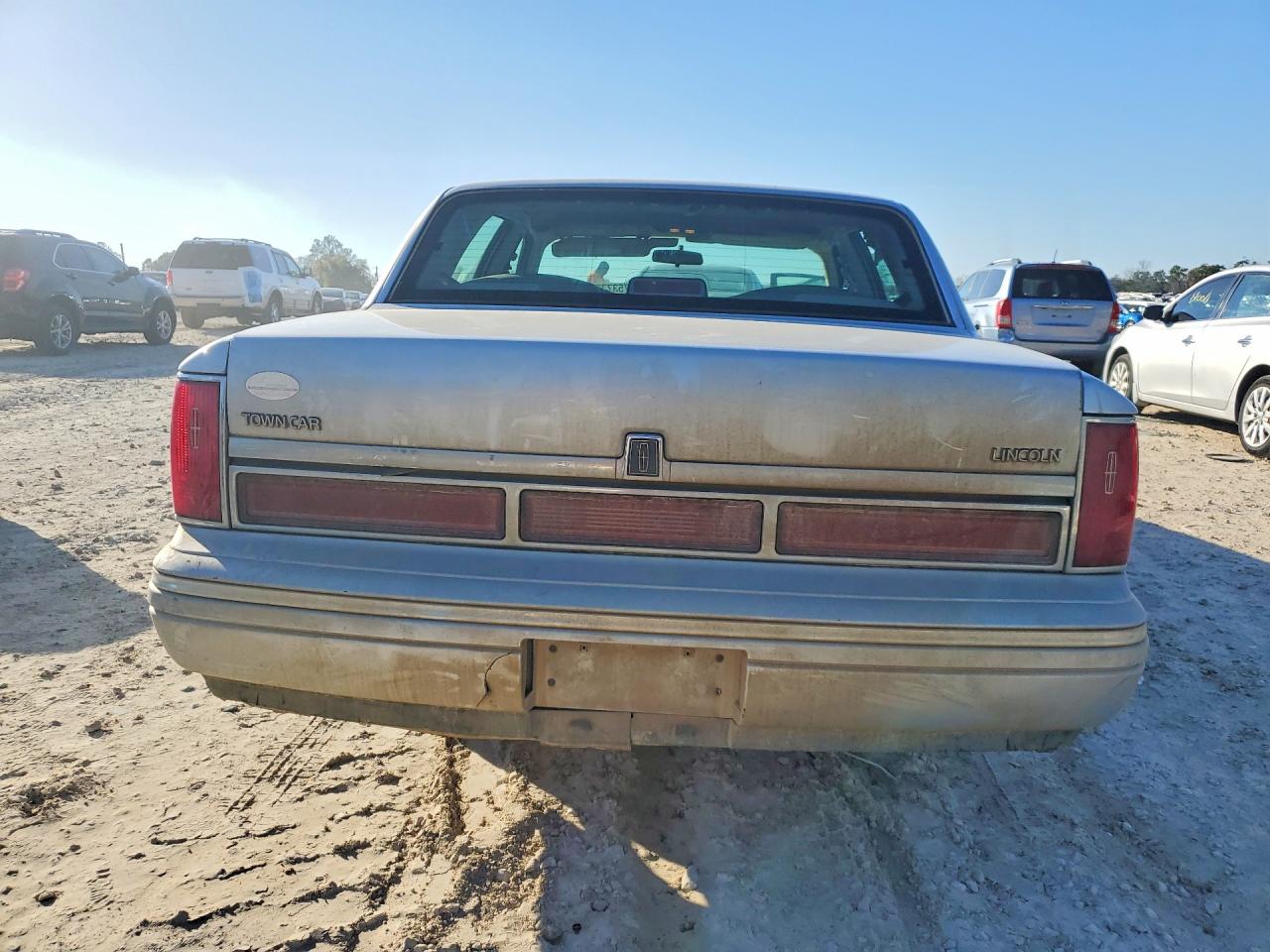 1995 LINCOLN TOWN CAR EXECUTIVE photo 6