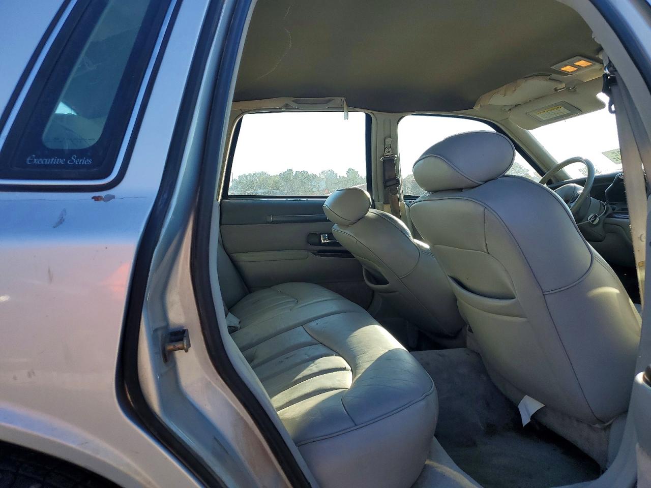 1995 LINCOLN TOWN CAR EXECUTIVE photo 10