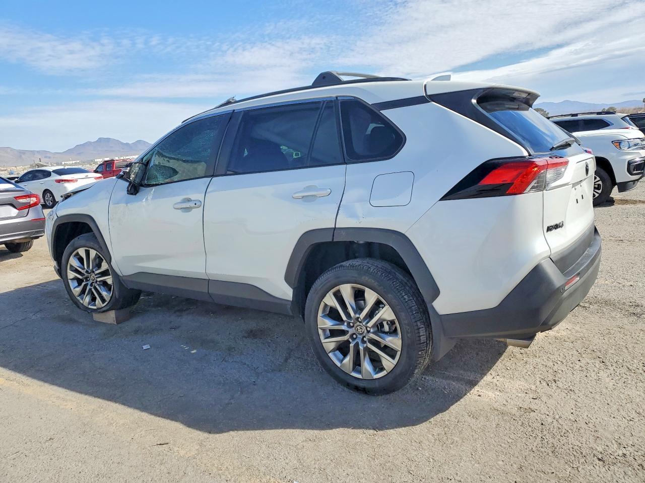 2025 TOYOTA RAV4 XLE PREMIUM photo 4