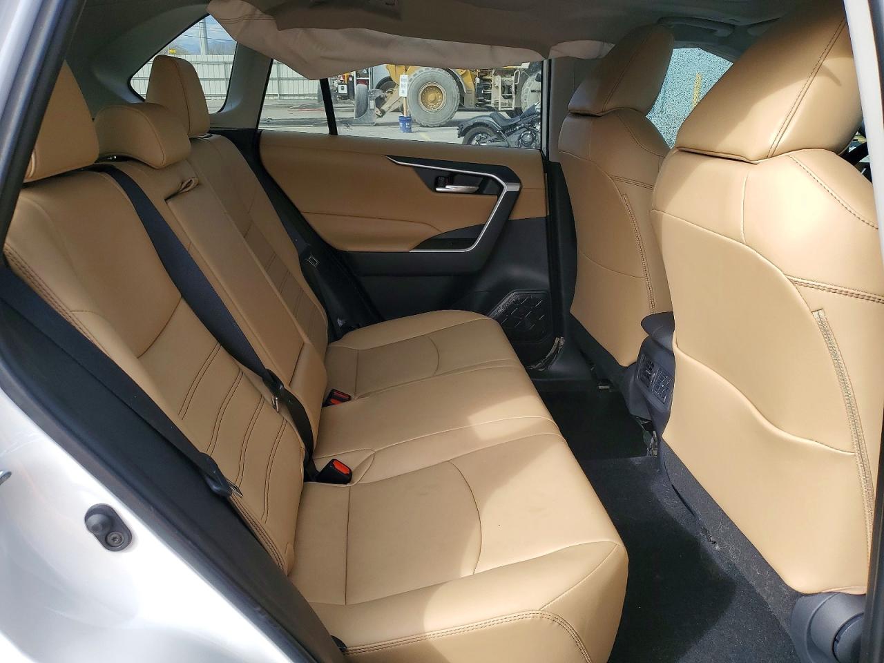 2025 TOYOTA RAV4 XLE PREMIUM photo 31