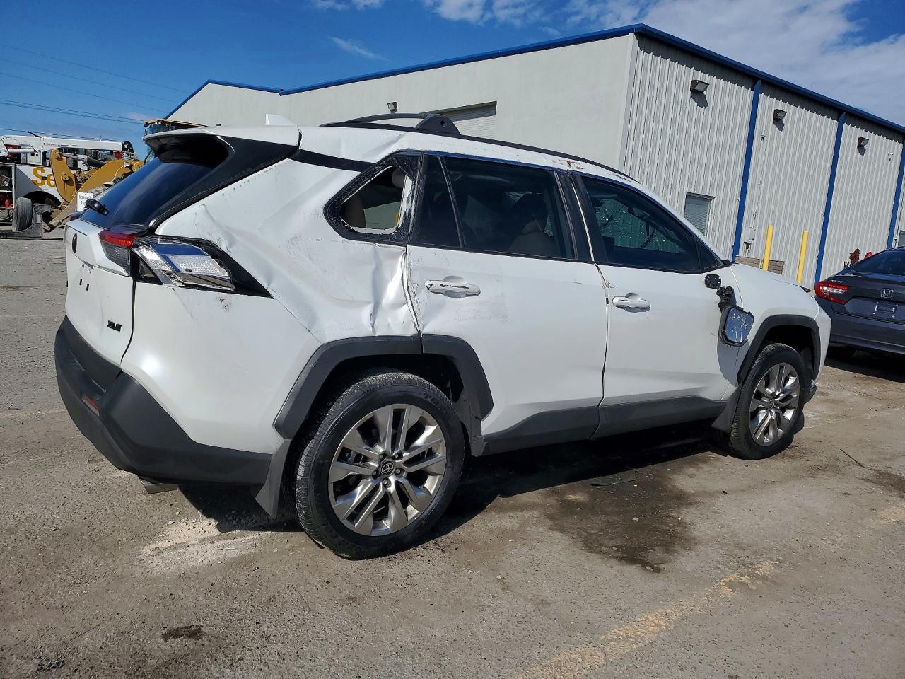 2025 TOYOTA RAV4 XLE PREMIUM photo 7