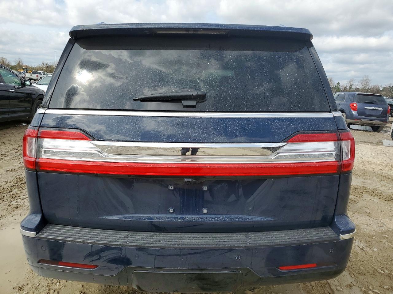 2019 LINCOLN NAVIGATOR L BLACK LABEL photo 11