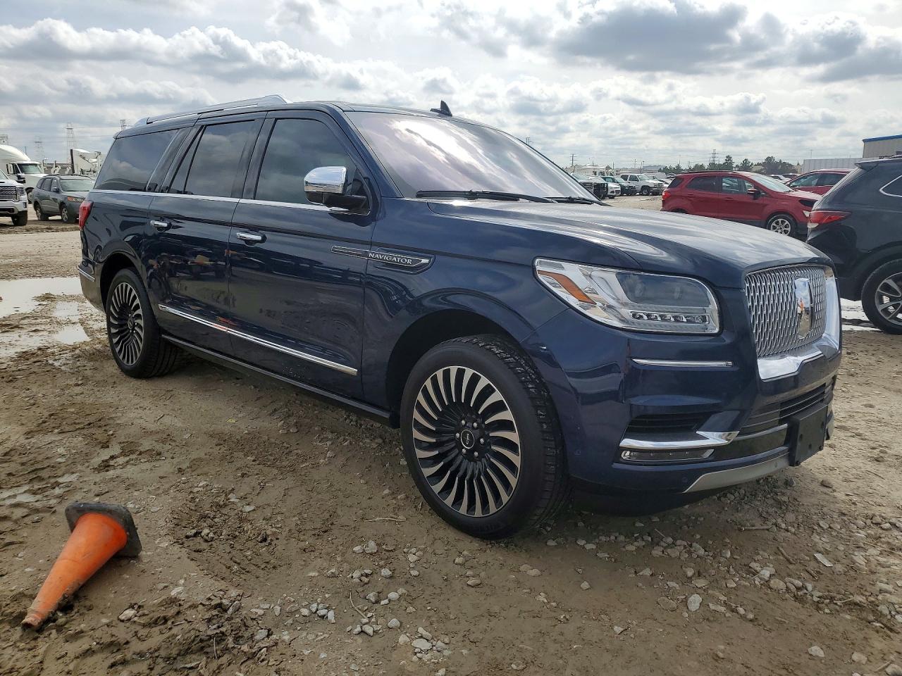 2019 LINCOLN NAVIGATOR L BLACK LABEL photo 7
