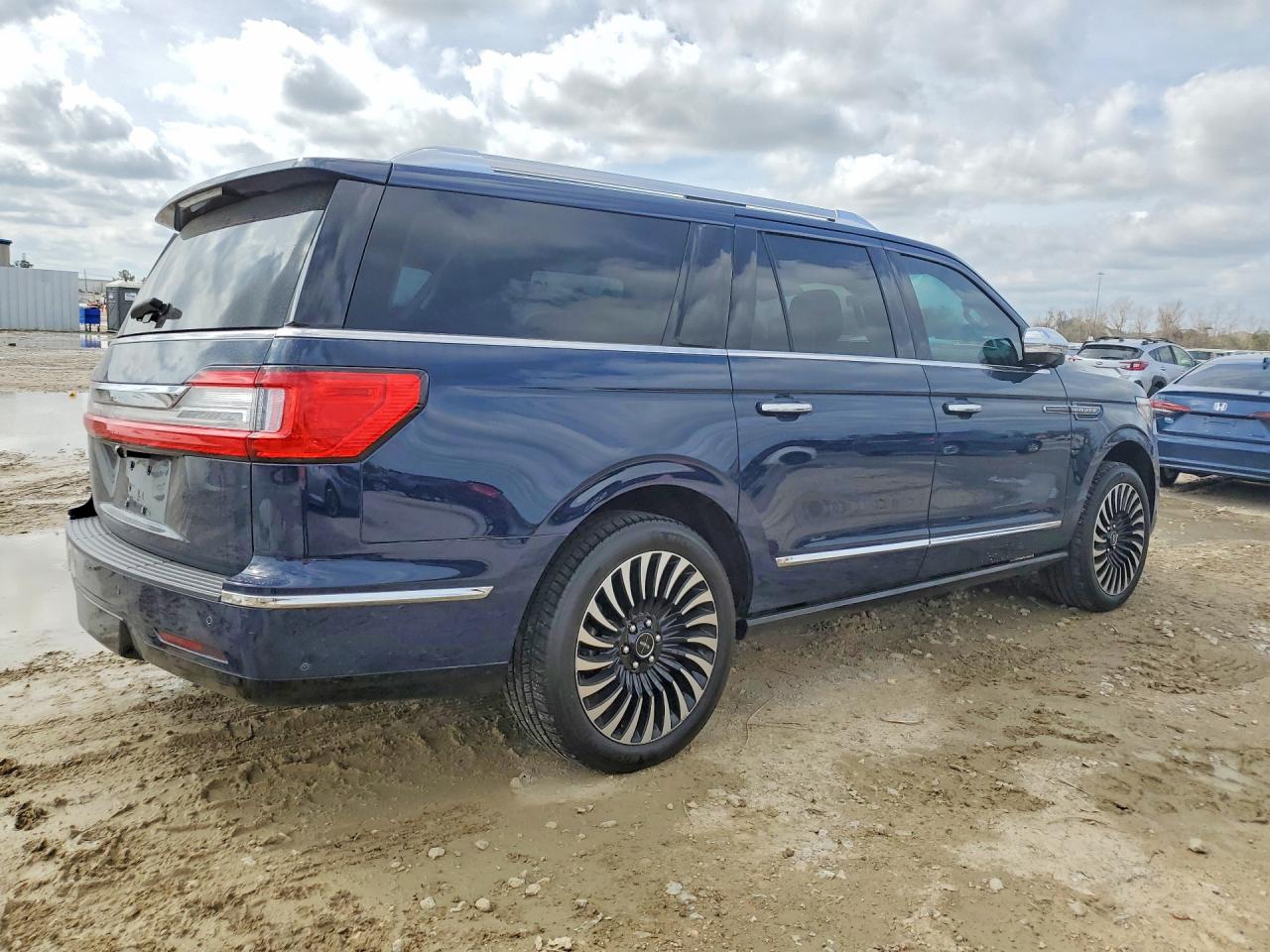 2019 LINCOLN NAVIGATOR L BLACK LABEL photo 5