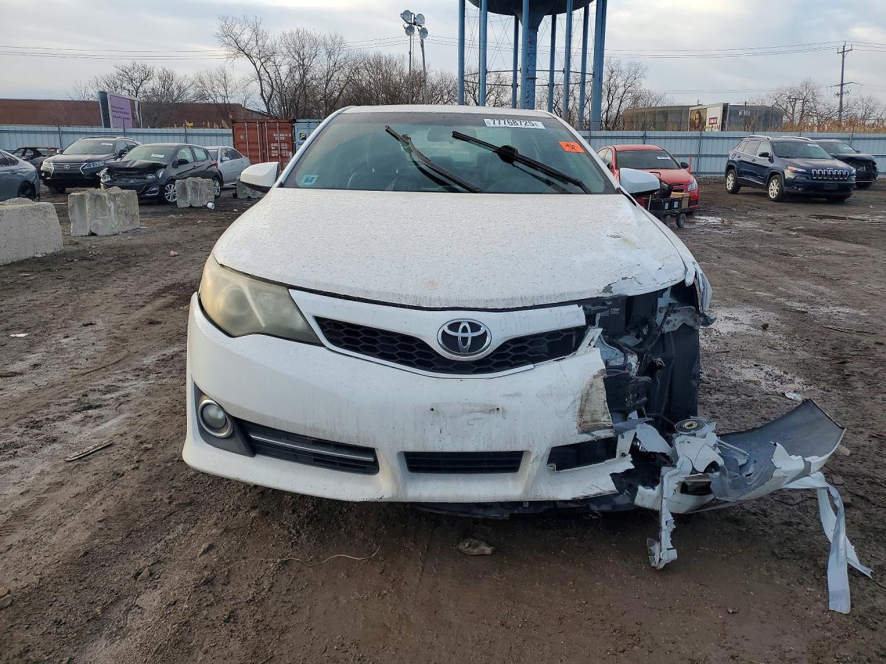 2012 TOYOTA CAMRY SE photo 13