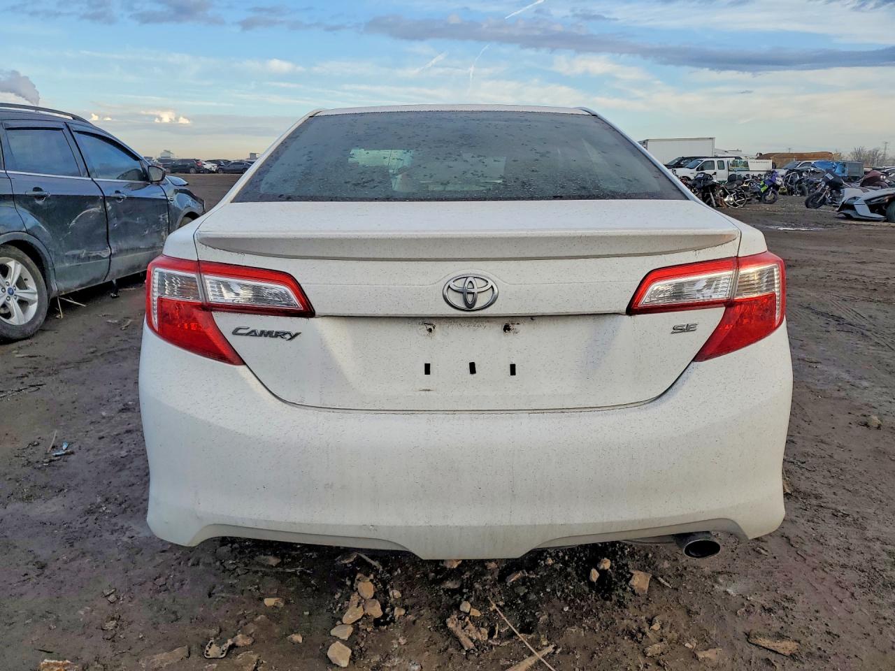 2012 TOYOTA CAMRY SE photo 16