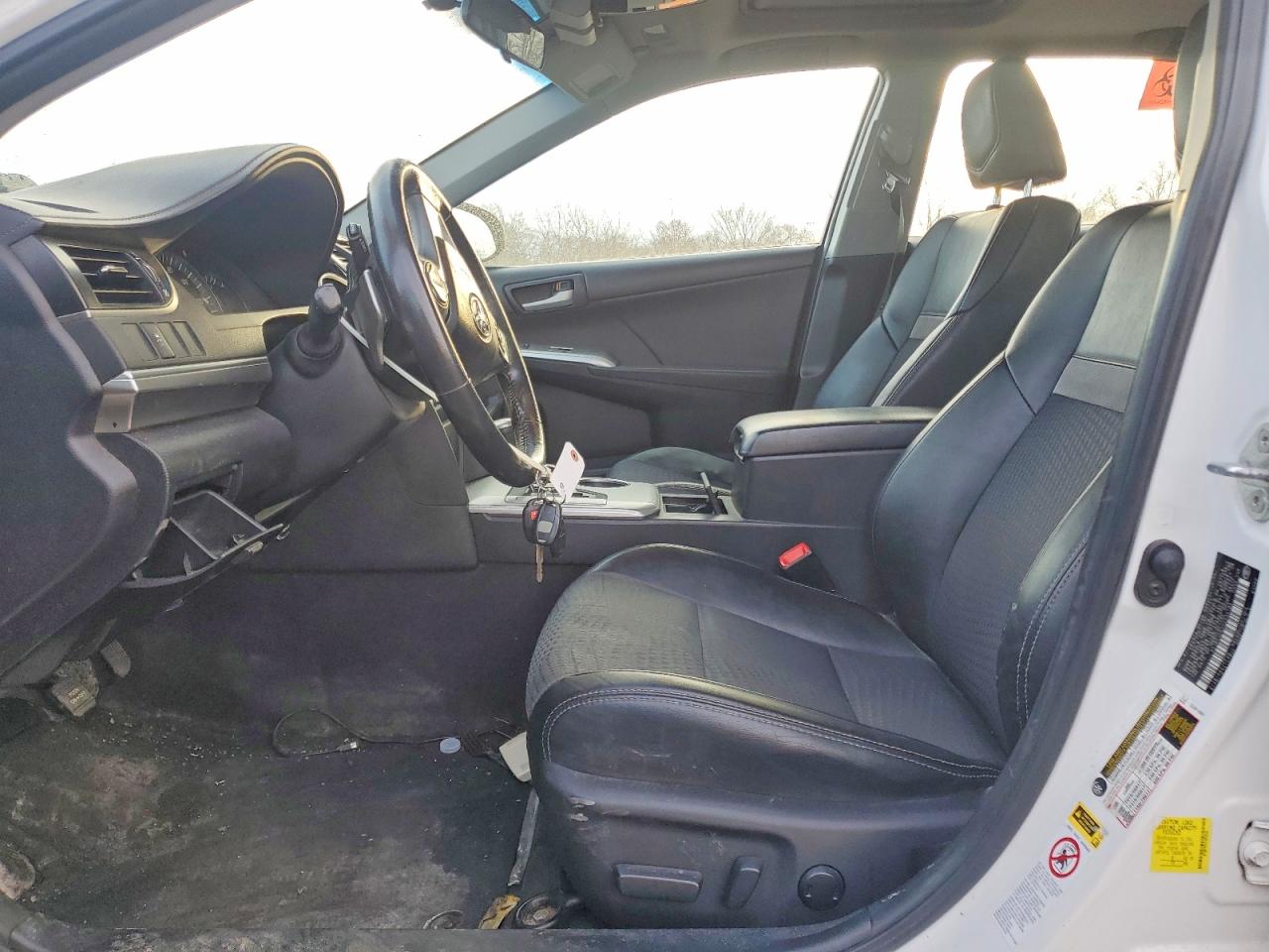 2012 TOYOTA CAMRY SE photo 19
