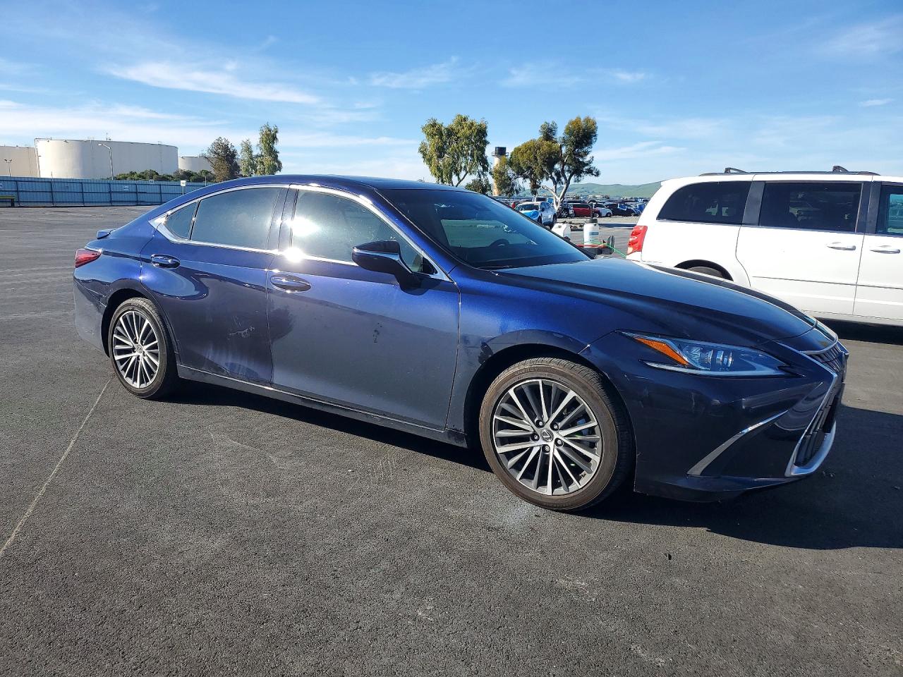 2023 LEXUS ES 300H BASE photo 4