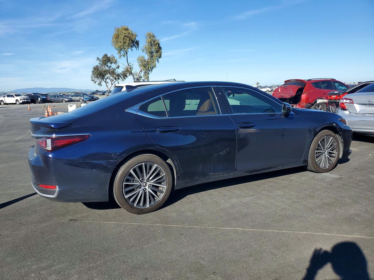 2023 LEXUS ES 300H BASE photo 3