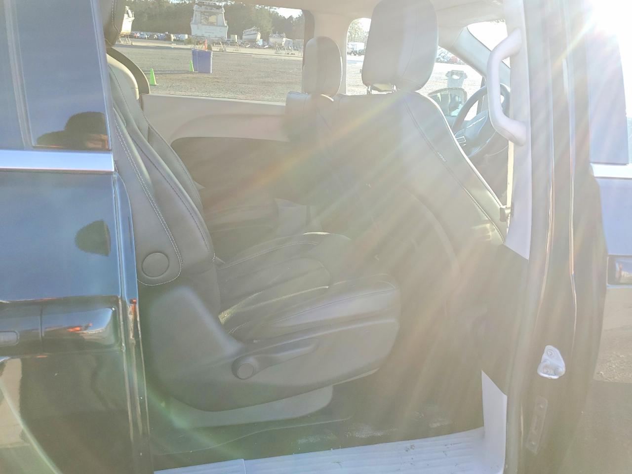 2024 CHRYSLER PACIFICA HYBRID SELECT photo 31