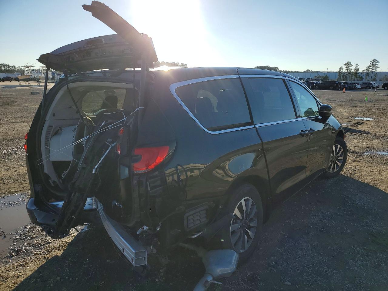 2024 CHRYSLER PACIFICA HYBRID SELECT photo 7