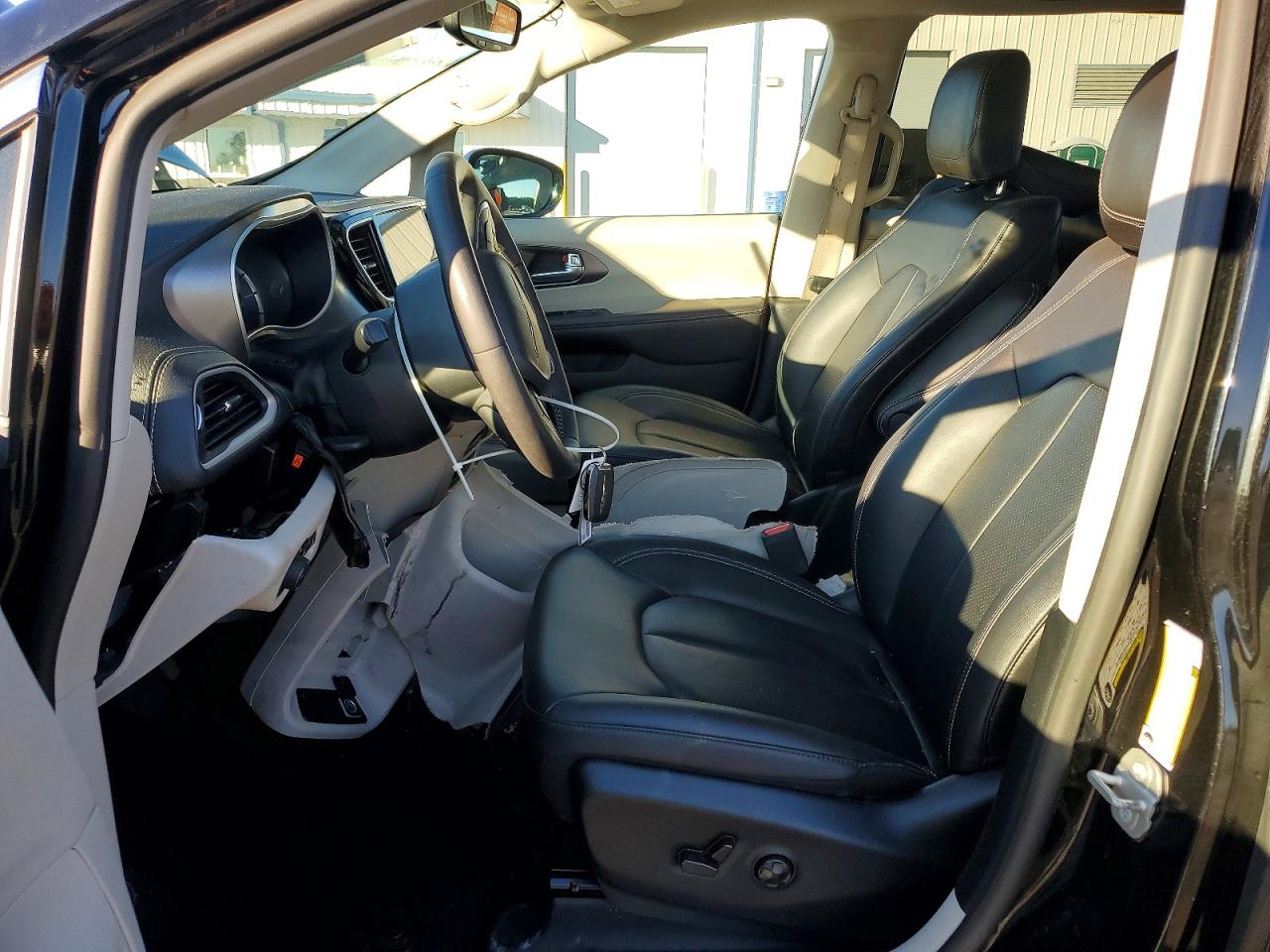 2024 CHRYSLER PACIFICA HYBRID SELECT photo 19