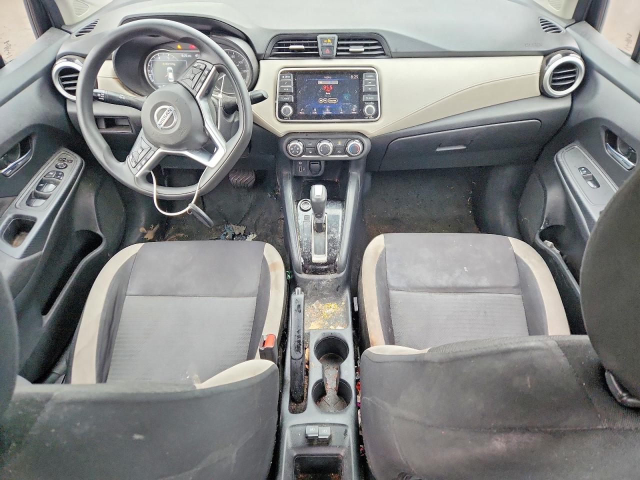 2021 NISSAN VERSA SV photo 8