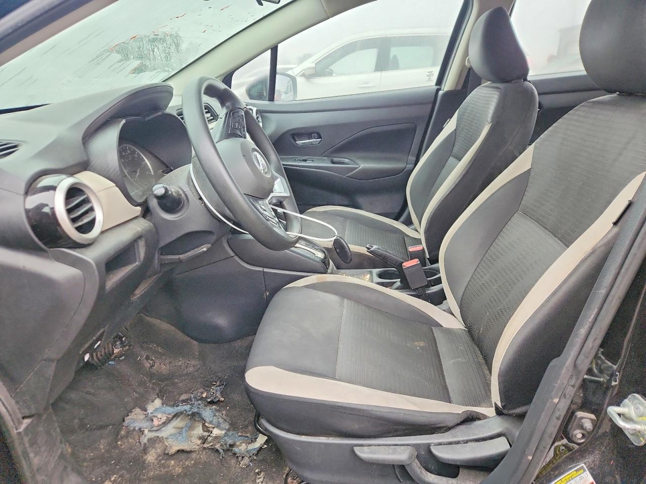 2021 NISSAN VERSA SV photo 7