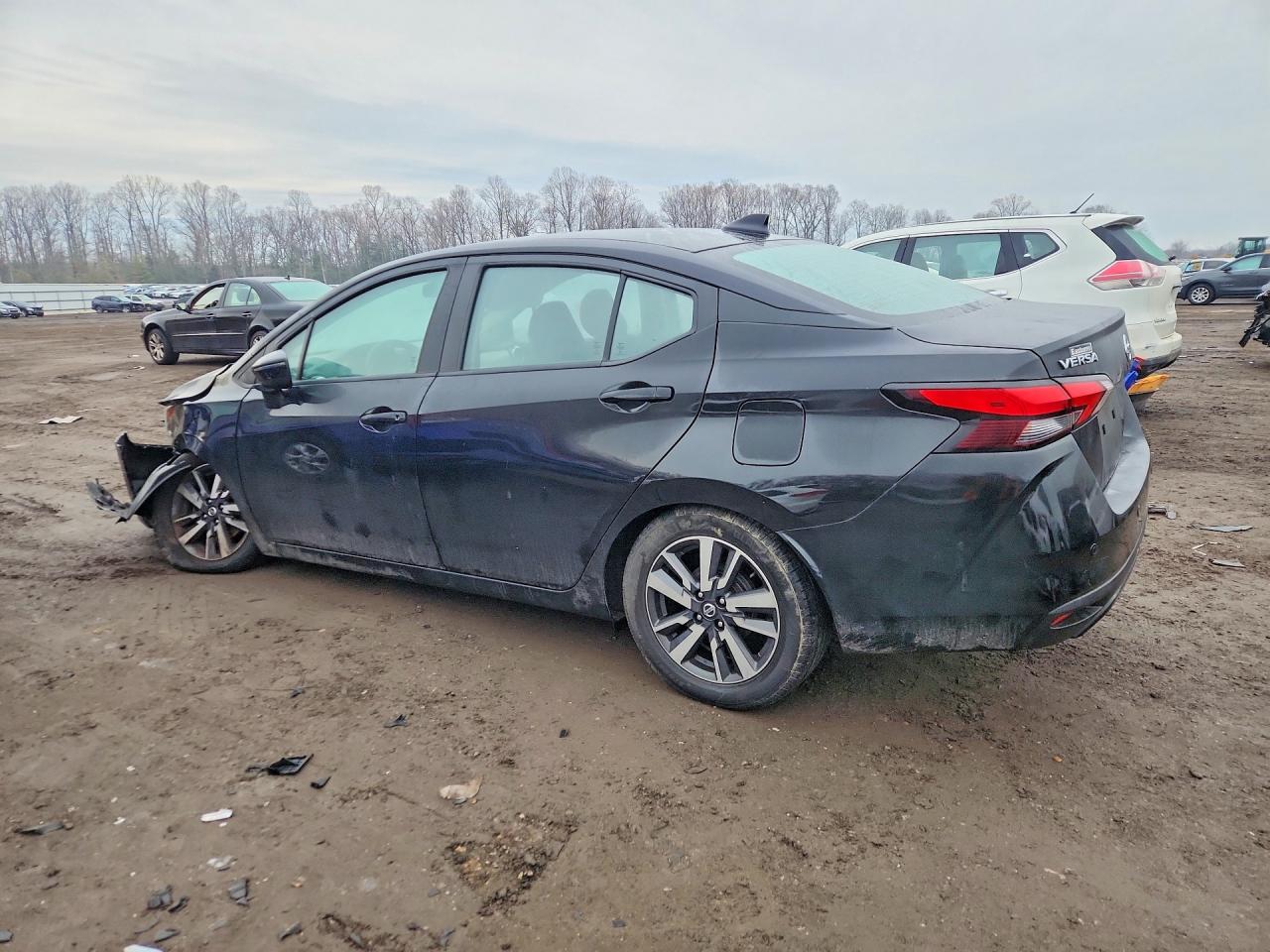 2021 NISSAN VERSA SV photo 2