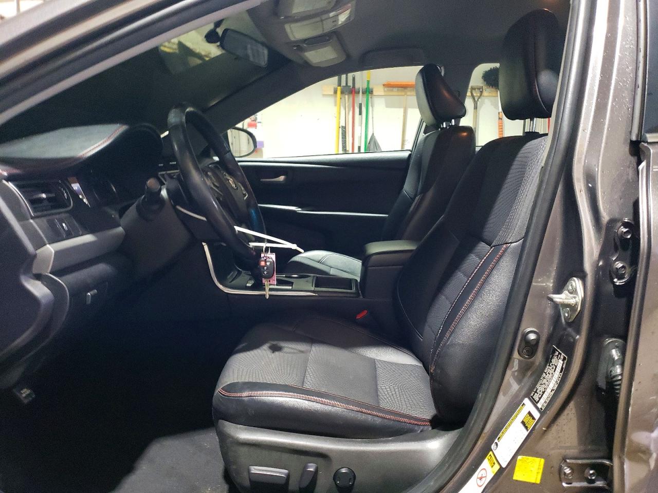 2016 TOYOTA CAMRY SE photo 13