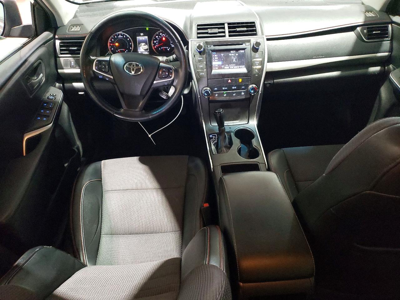 2016 TOYOTA CAMRY SE photo 15