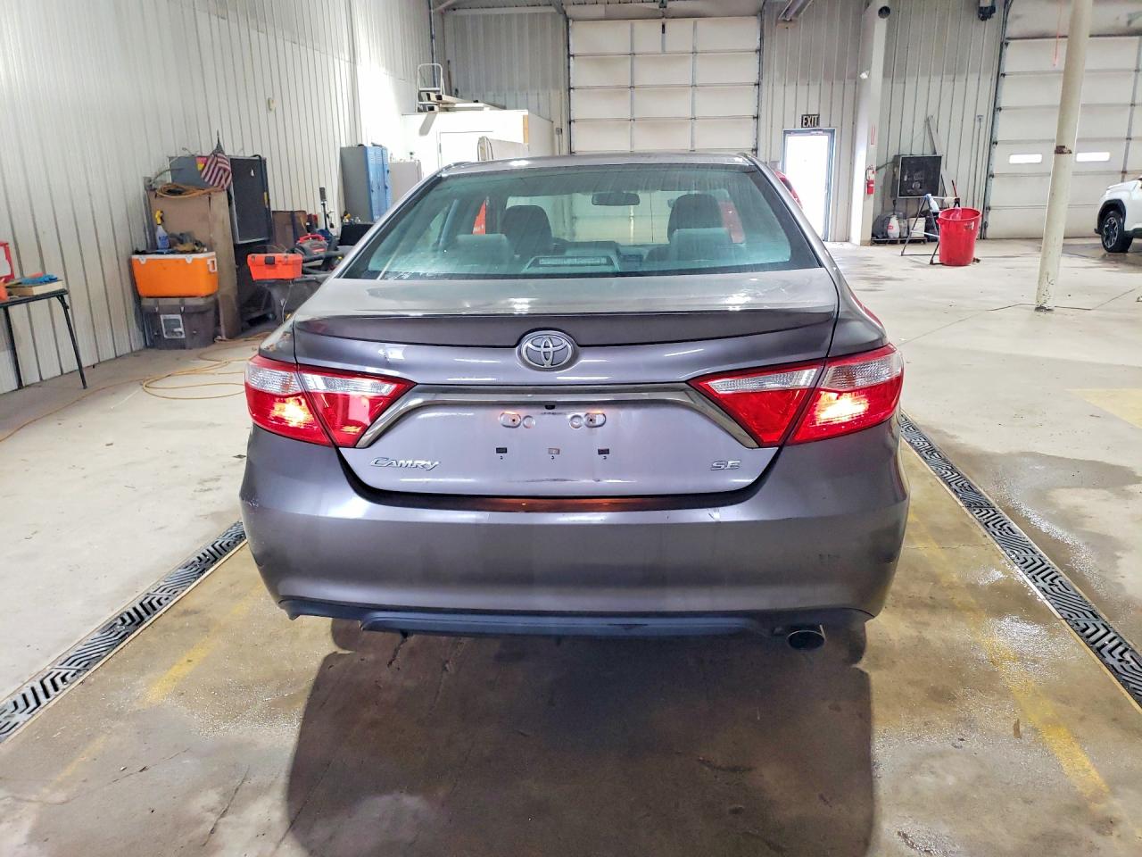2016 TOYOTA CAMRY SE photo 11
