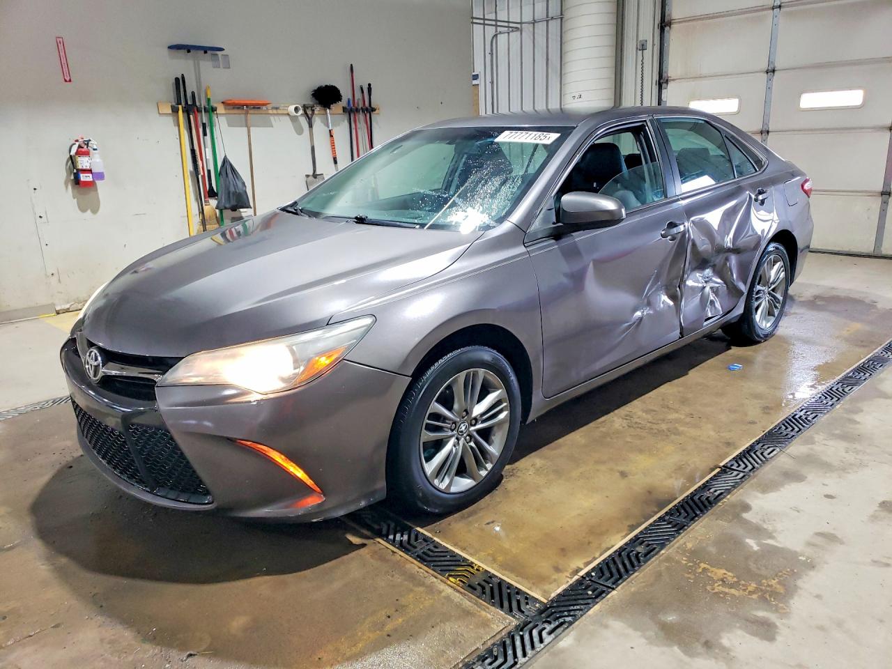 2016 TOYOTA CAMRY