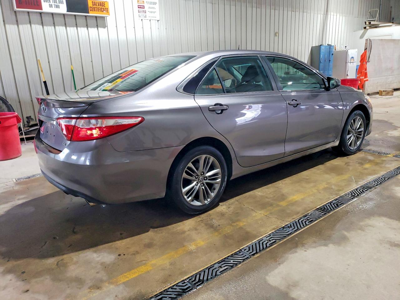 2016 TOYOTA CAMRY SE photo 5
