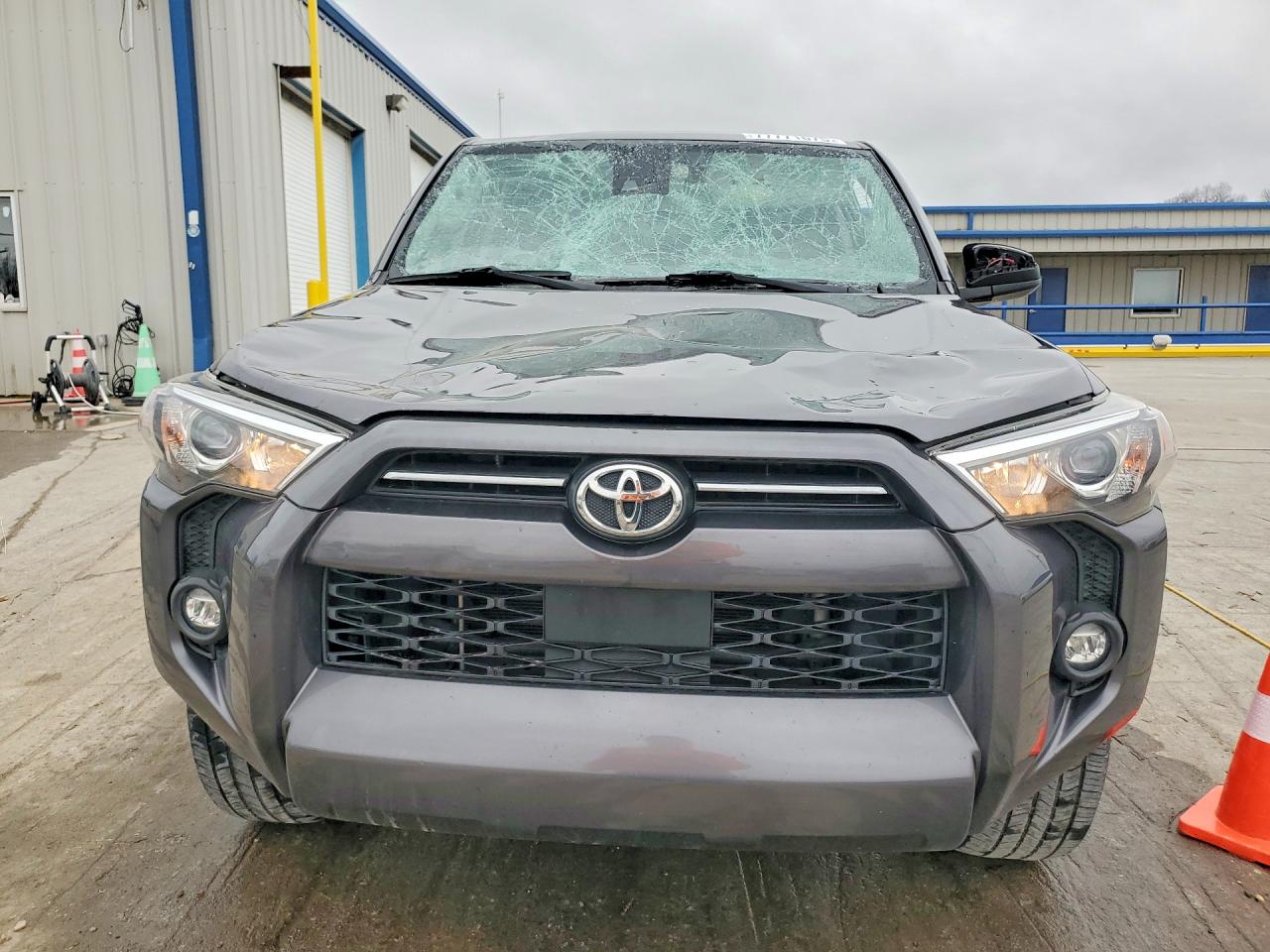 2022 TOYOTA 4RUNNER SR5 photo 5