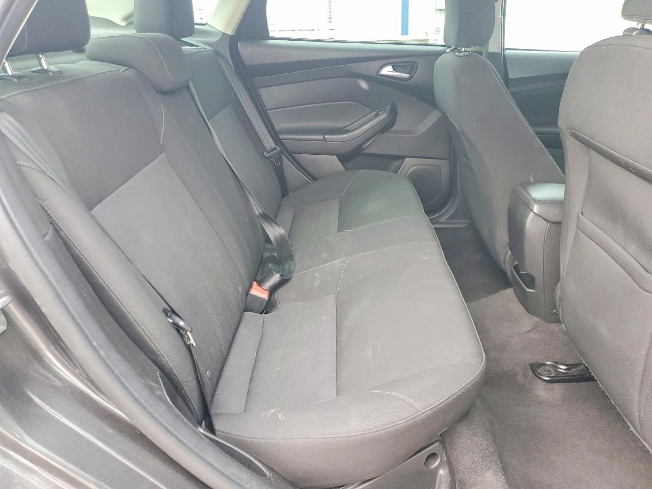 2015 FORD FOCUS SE photo 19