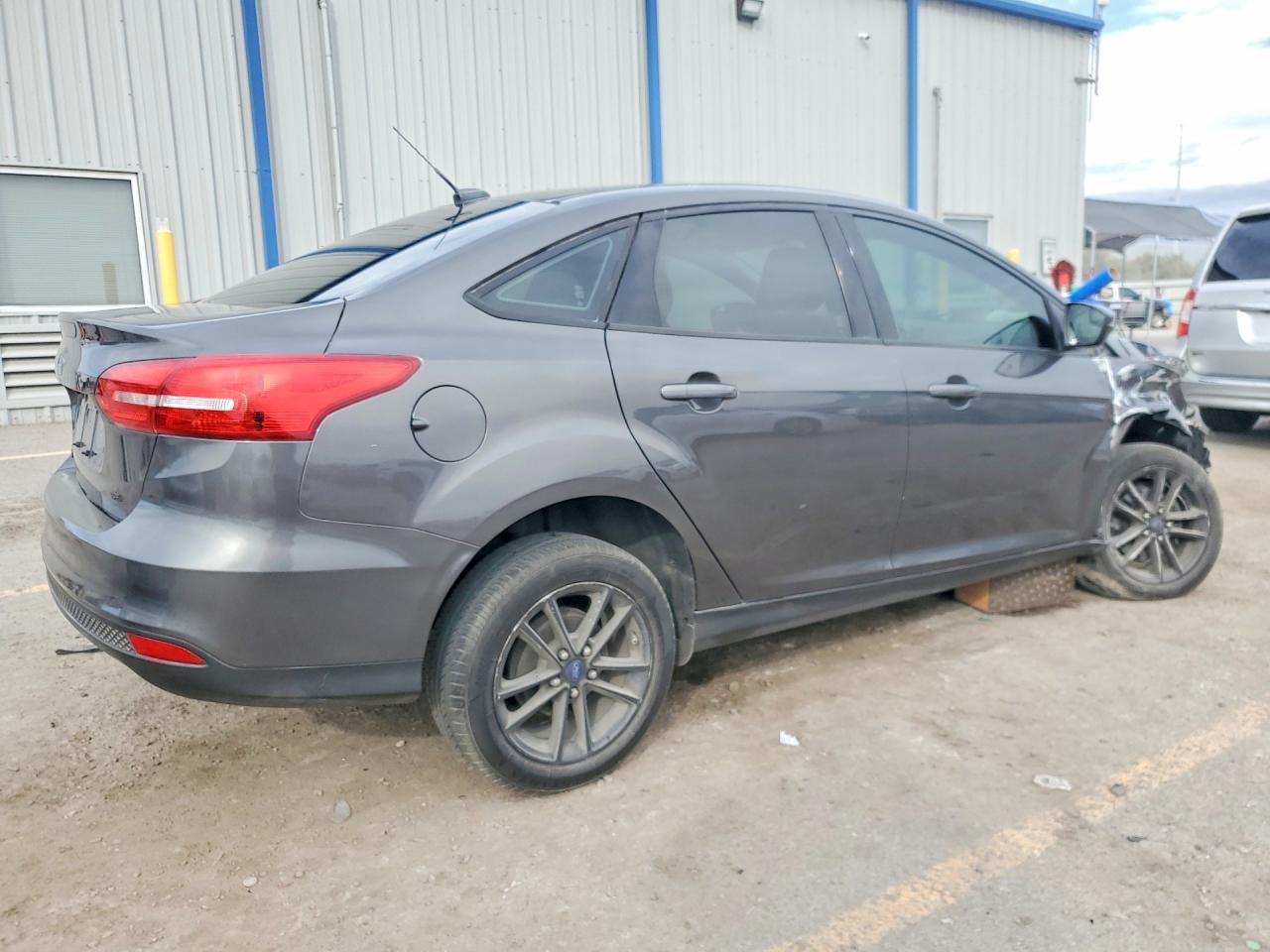 2015 FORD FOCUS SE photo 5