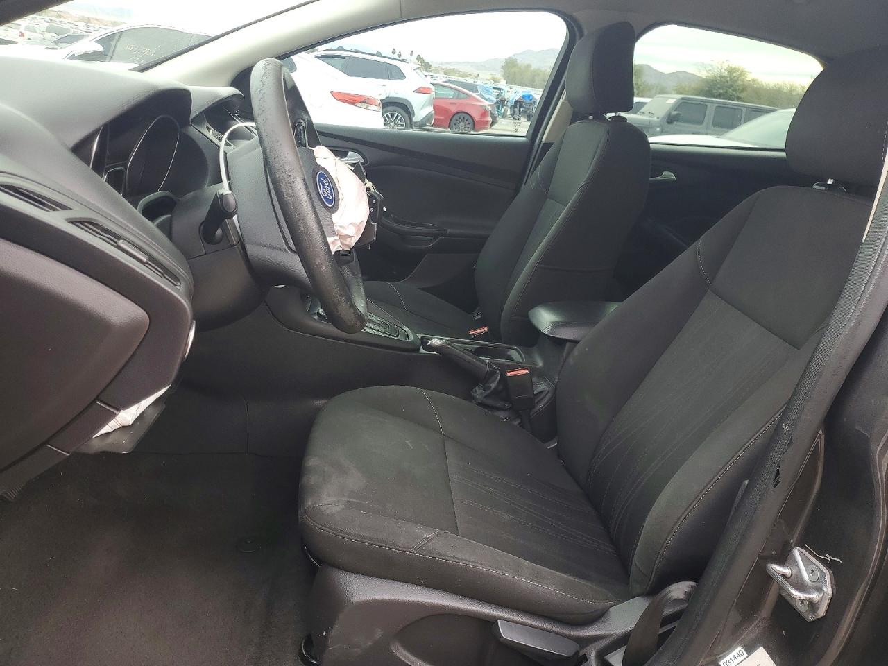 2015 FORD FOCUS SE photo 13