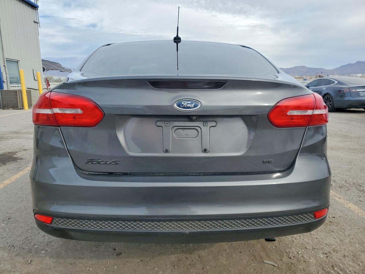 2015 FORD FOCUS SE photo 11