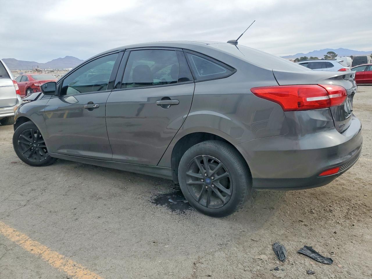 2015 FORD FOCUS SE photo 3
