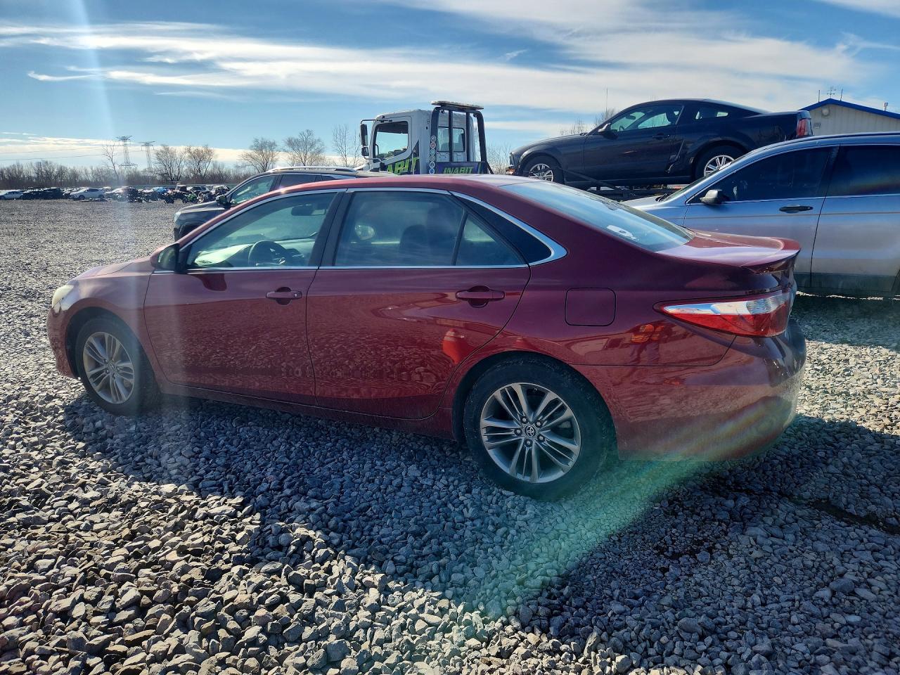 2017 TOYOTA CAMRY SE photo 3