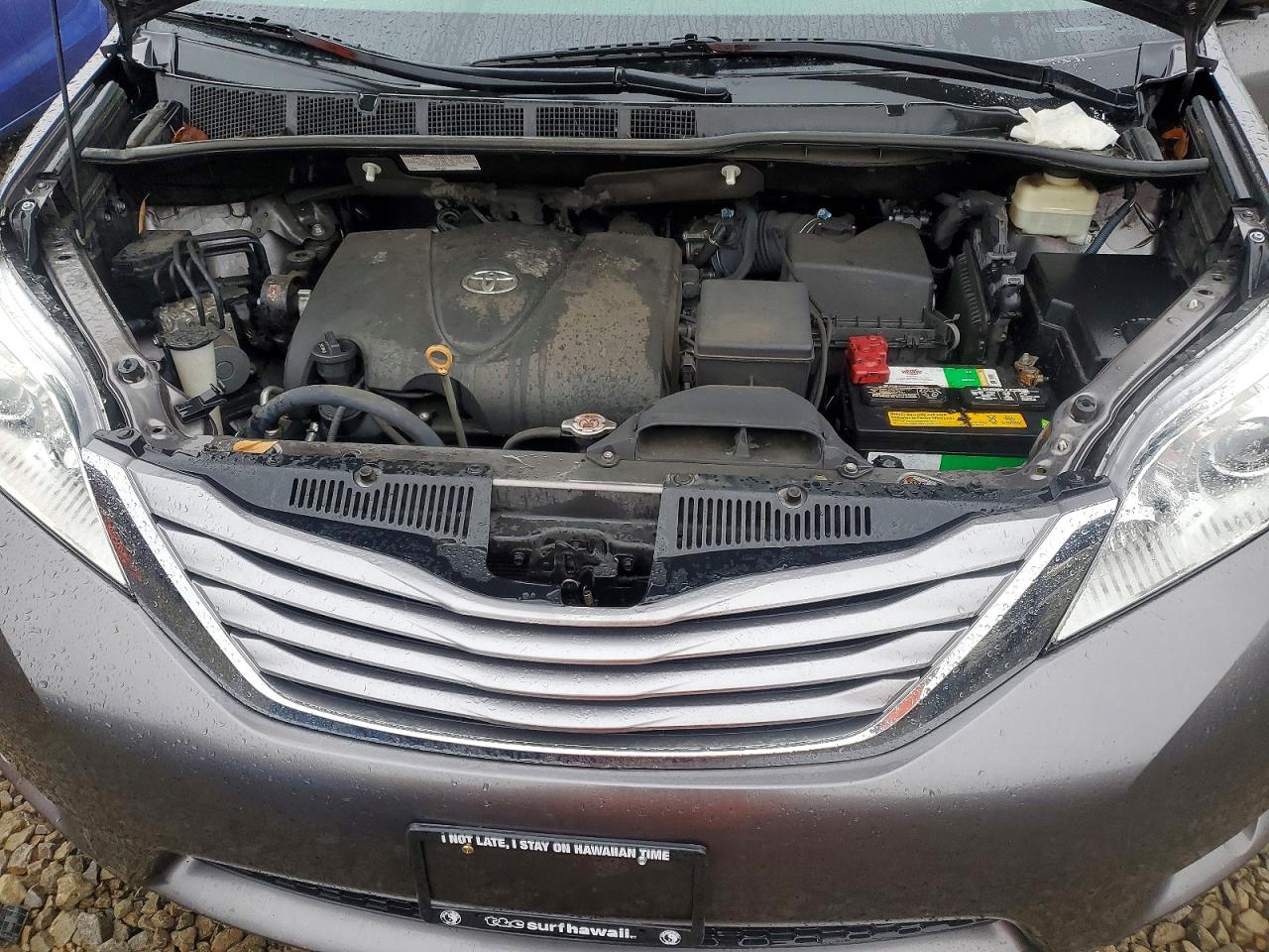 2017 TOYOTA SIENNA XLE photo 12