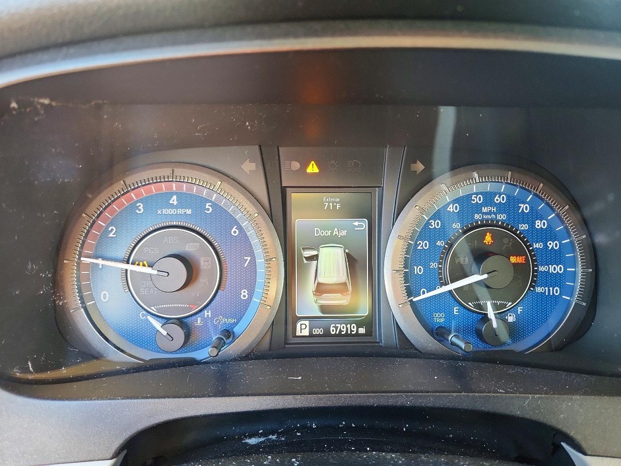 2017 TOYOTA SIENNA XLE photo 9