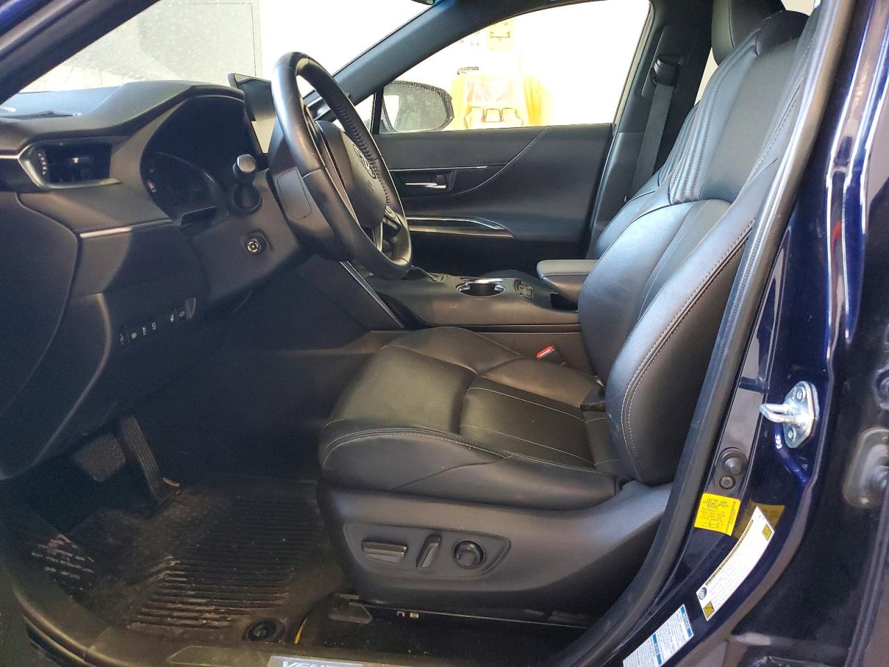 2022 TOYOTA VENZA LE photo 13