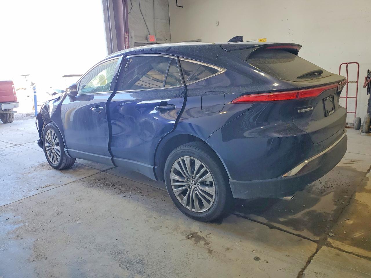 2022 TOYOTA VENZA LE photo 3