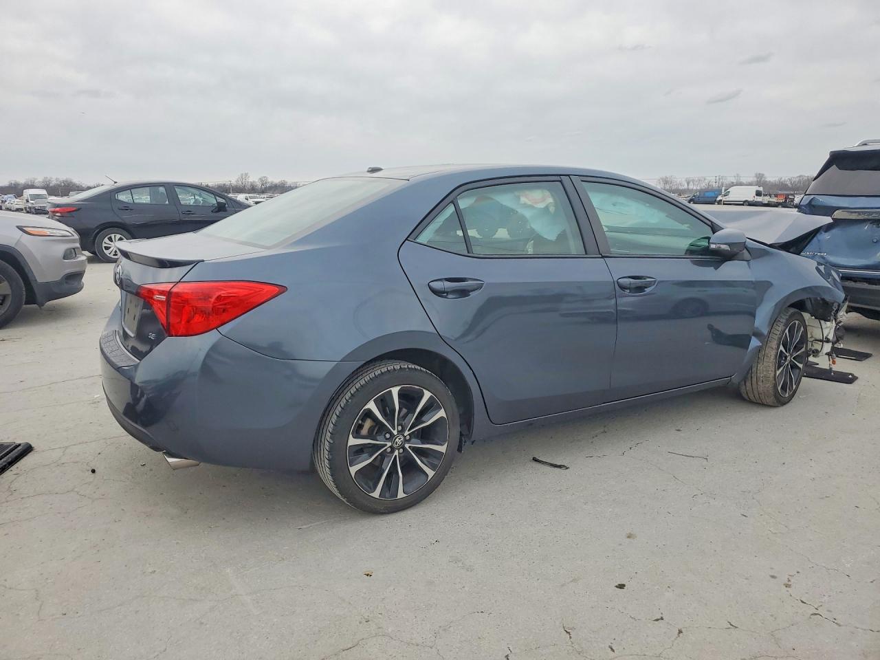2018 TOYOTA COROLLA SE photo 5