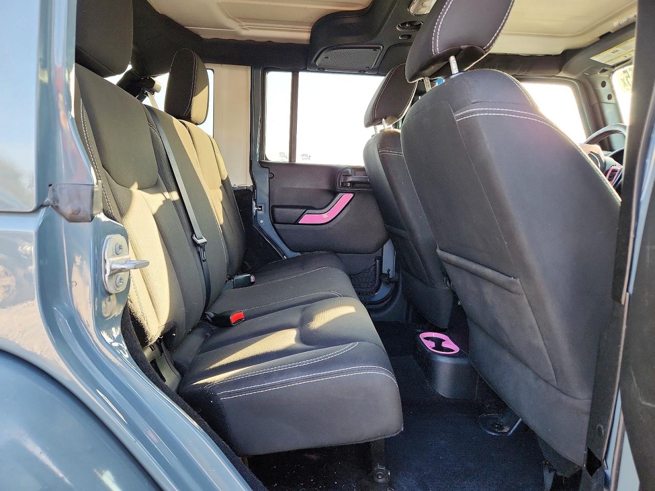 2015 JEEP WRANGLER UNLIMITED SAHARA photo 28