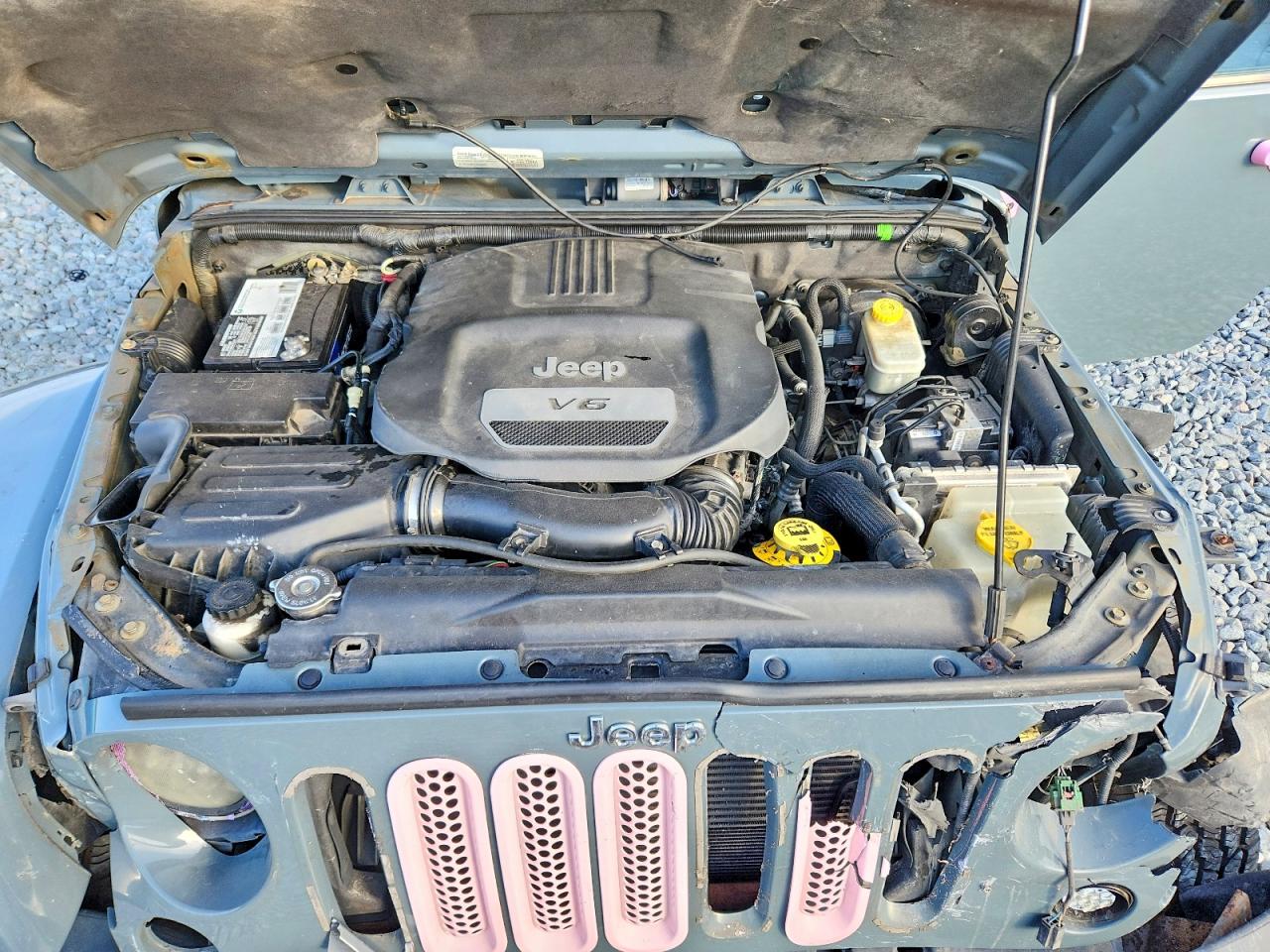 2015 JEEP WRANGLER UNLIMITED SAHARA photo 31