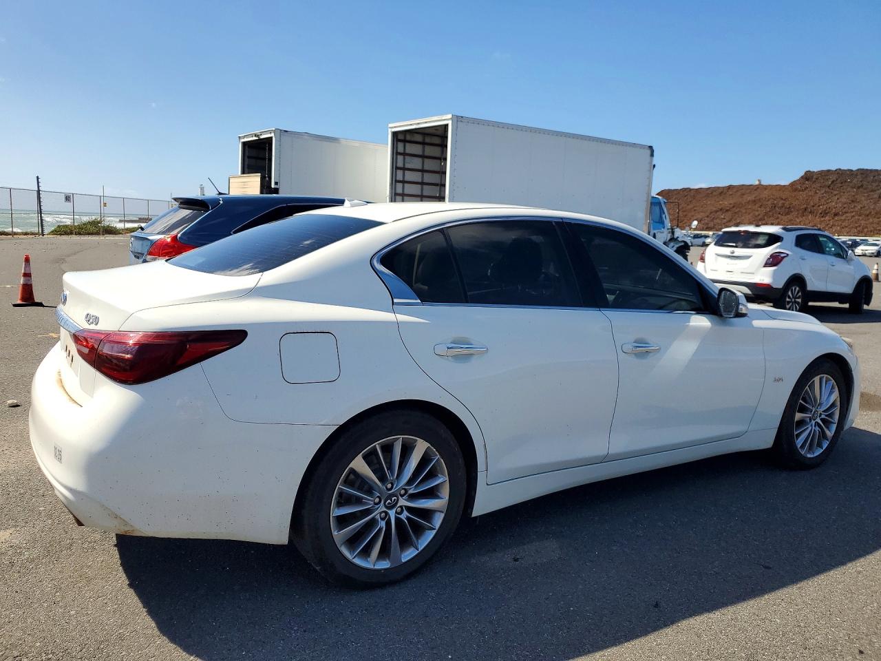 2018 INFINITI Q50 LUXE photo 5