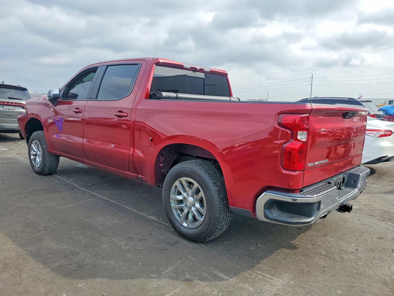 2020 CHEVROLET SILVERADO K1500 LT photo 2
