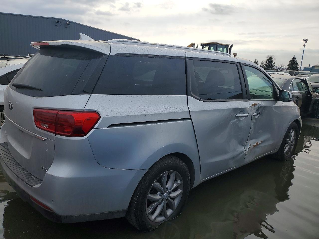 2019 KIA SEDONA LX photo 3